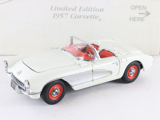 1957 Chevy Corvette Roadster White Black Limited Danbury Mint 1:24 Diecast #912
