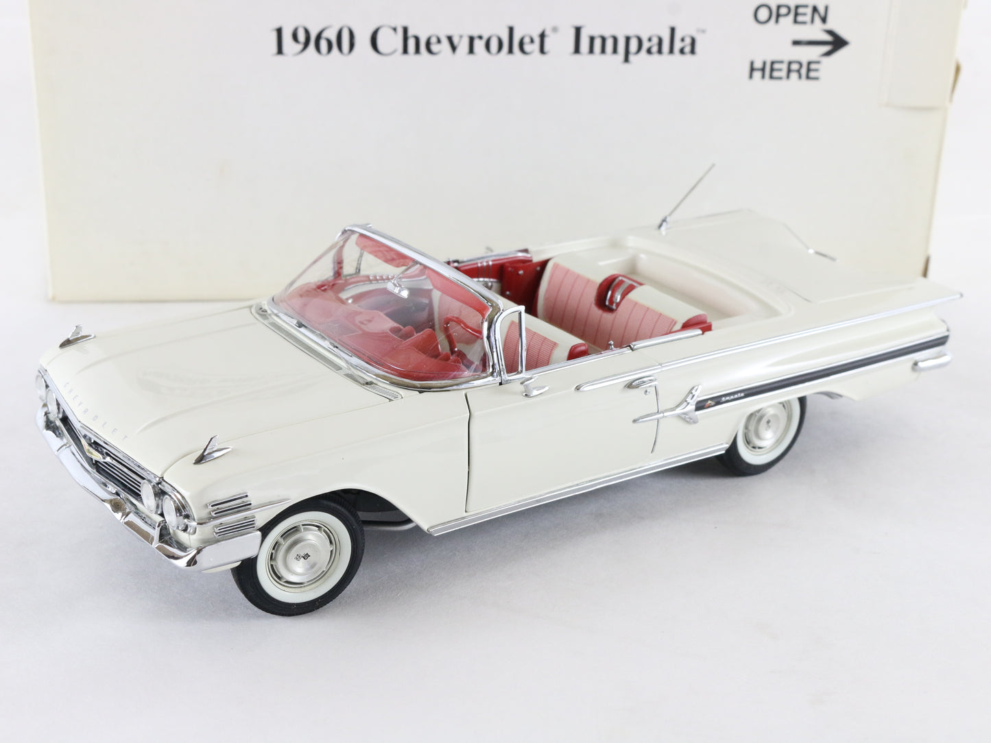 1960 Chevrolet Impala Convertible White Red Danbury Mint 1:24 Diecast 