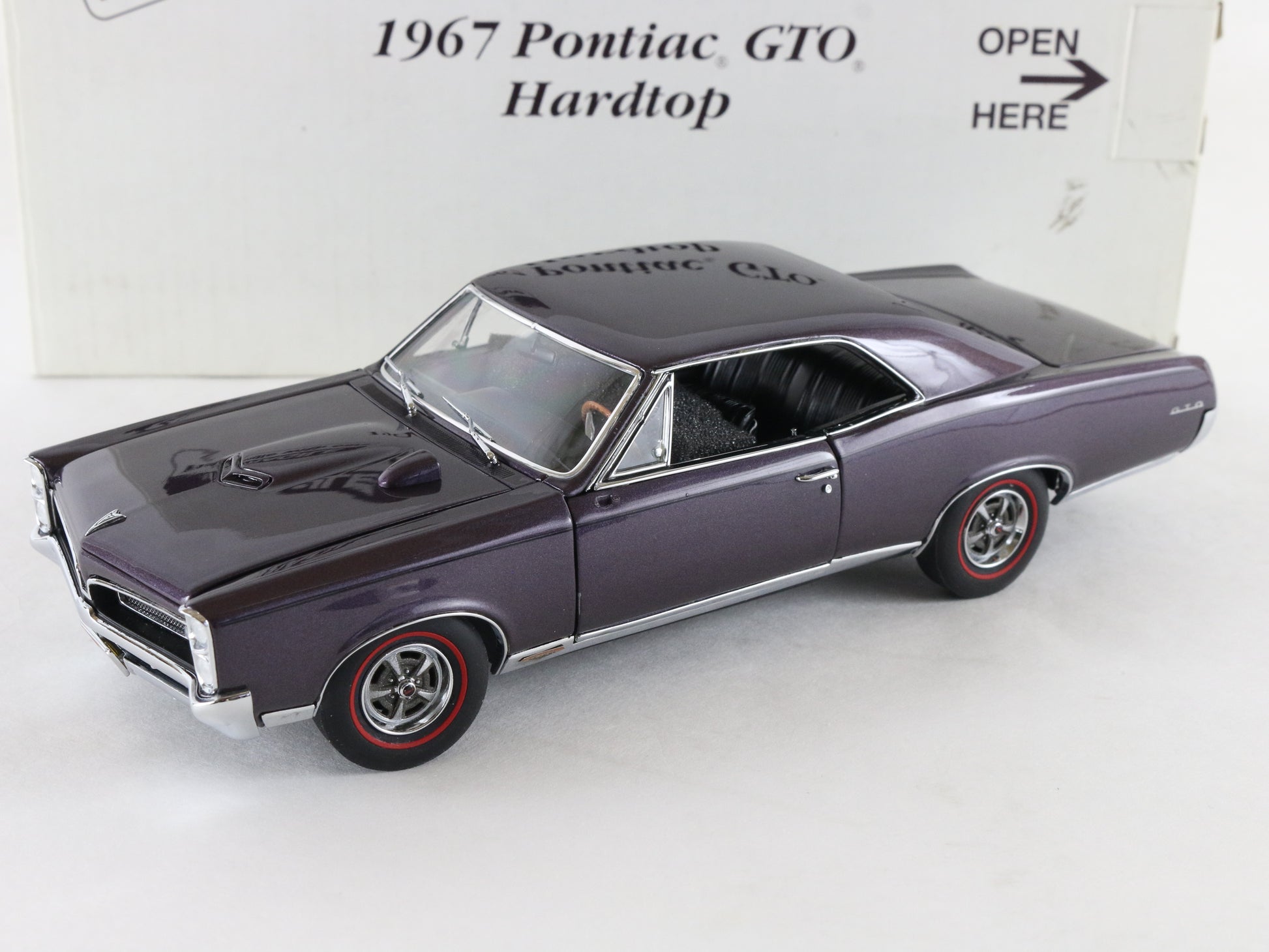1967 Pontiac GTO Hardtop Purple Danbury Mint 1:24 Diecast Car