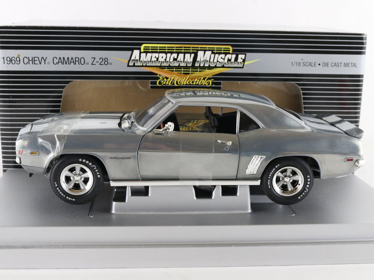1969 Chevy Camaro Z28 Silver White American Muscle ERTL 1:18 Model 39251