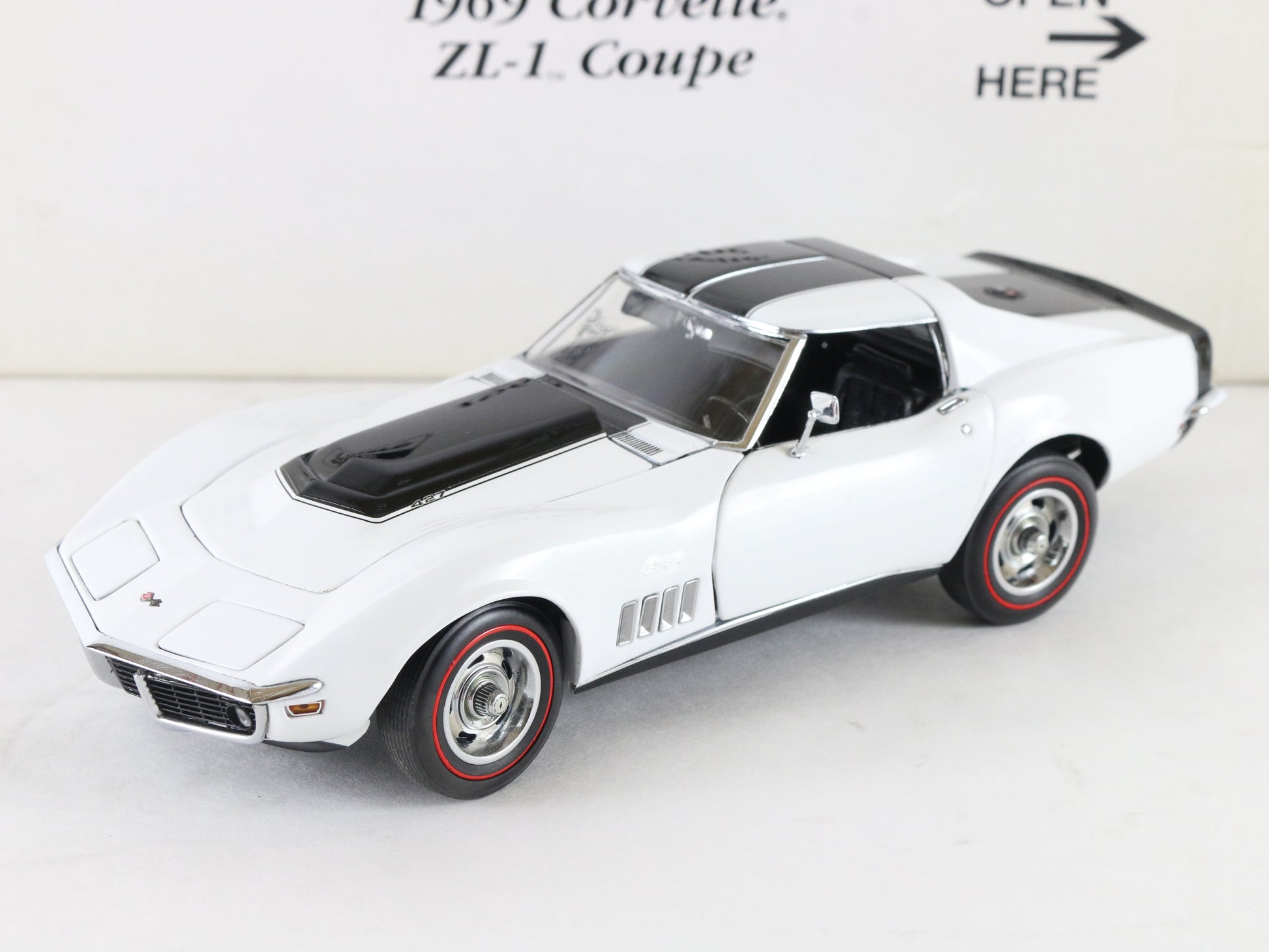 1969 Chevy Corvette ZL-1 Coupe Can-Am White Danbury Mint 1:24 Diecast 