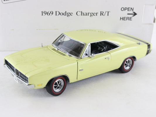 1969 Dodge Charger R/T Coupe Yellow Black Danbury Mint 1:24 Diecast 
