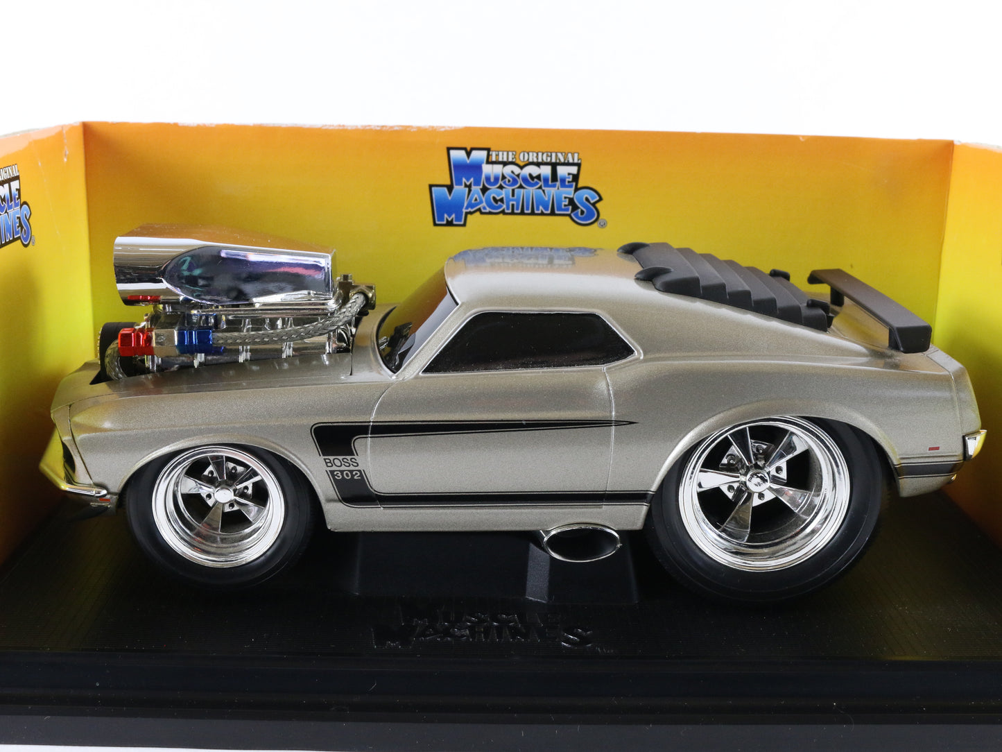 1969 Ford Mustang Boss 302 Muscle Machine 1:18 Silver Diecast Model Car