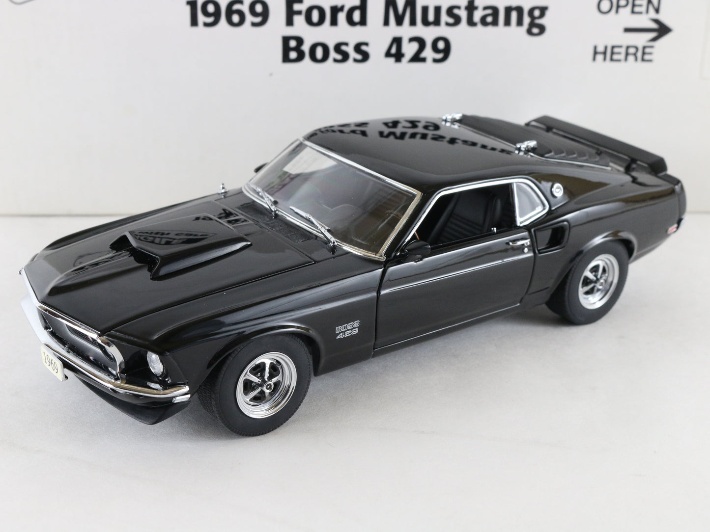 1969 Ford Mustang Boss 429 Black Danbury Mint 1:24 Diecast Car