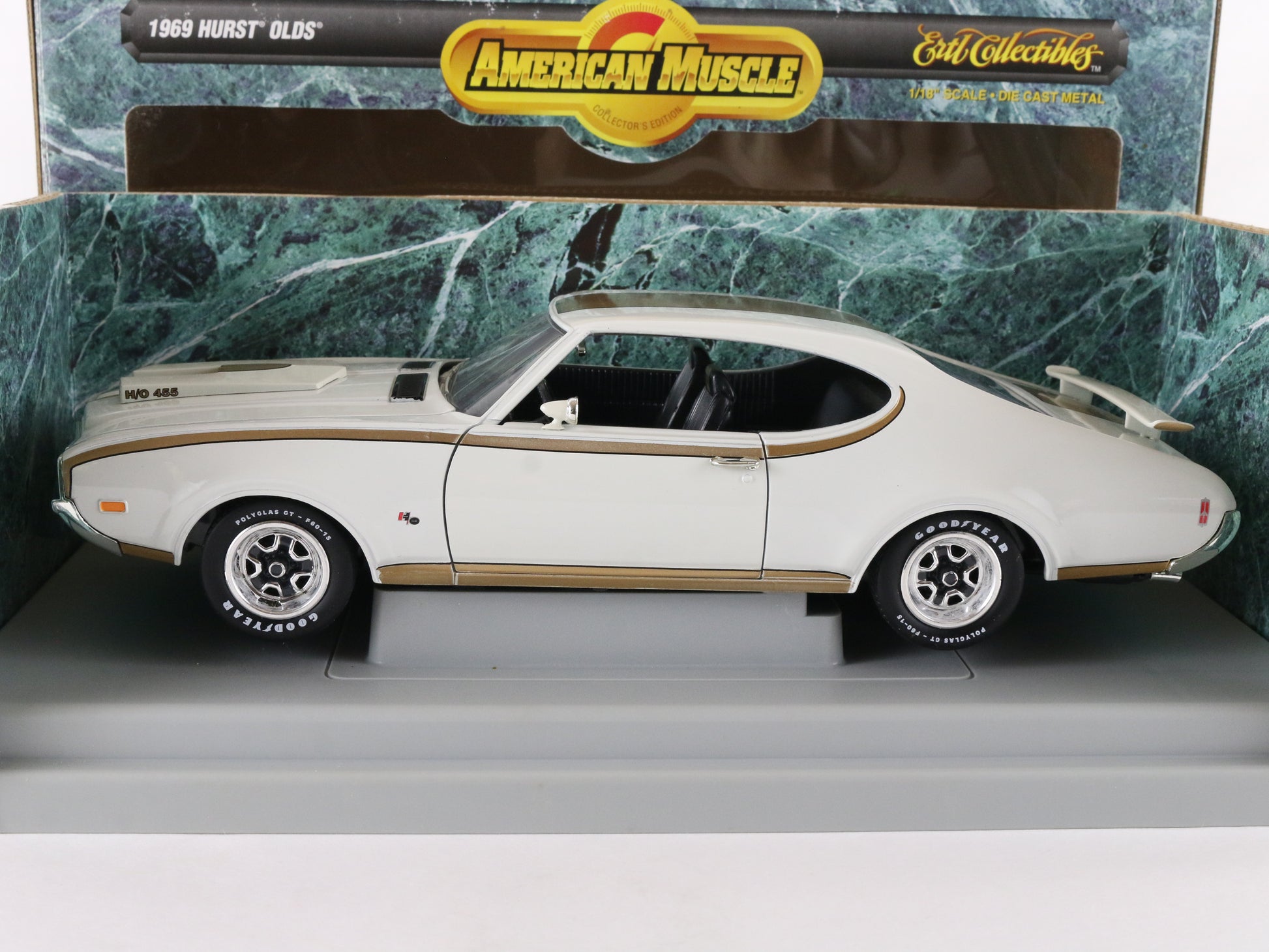 1969 Hurst Olds H/O 455 White Gold American Muscle ERTL 1:18 7260 Model 