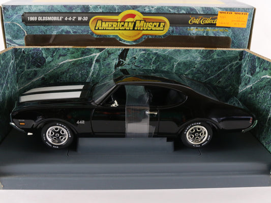1969 Oldsmobile 4-4-2 W30 Black White American Muscle ERTL 1:18 Diecast 8113