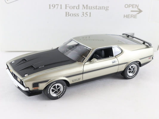 1971 Ford Mustang Boss 351 Fastback Gray Black Danbury Mint 1:24 Diecast 
