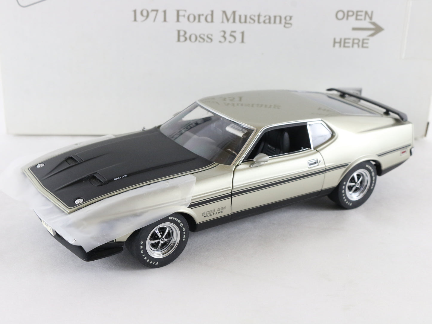 1971 Ford Mustang Boss 351 Fastback Metallic Pewter Danbury Mint 1:24 Diecast