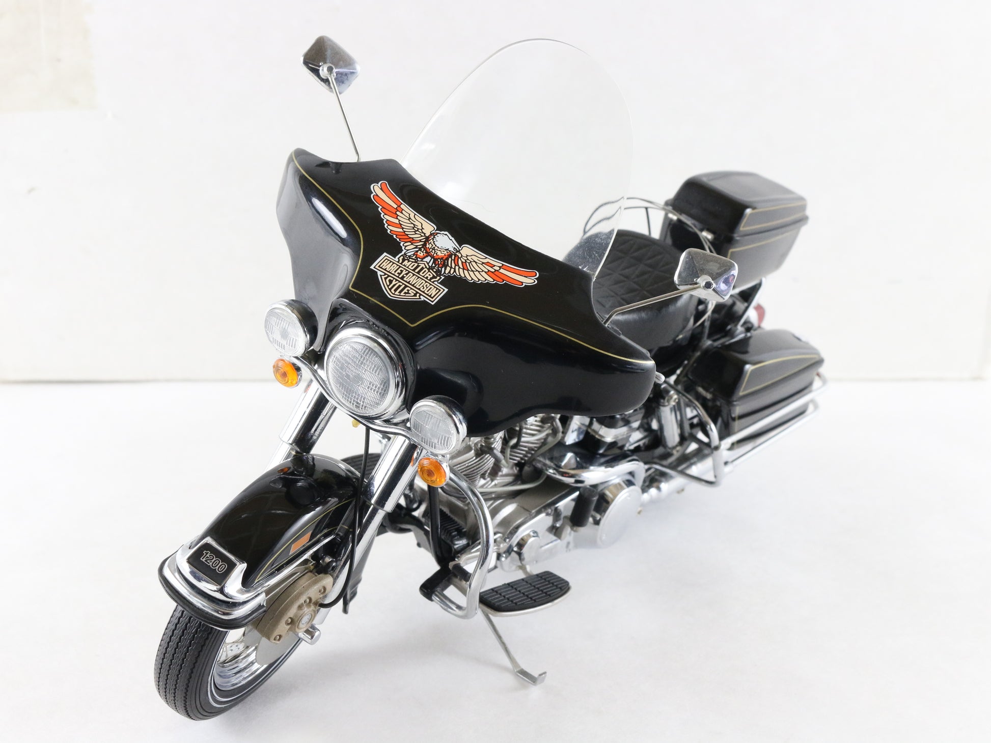 1976 FLH Electraglide Harley Davidson Franklin Mint 1:10 B11WP67 Motorcycle