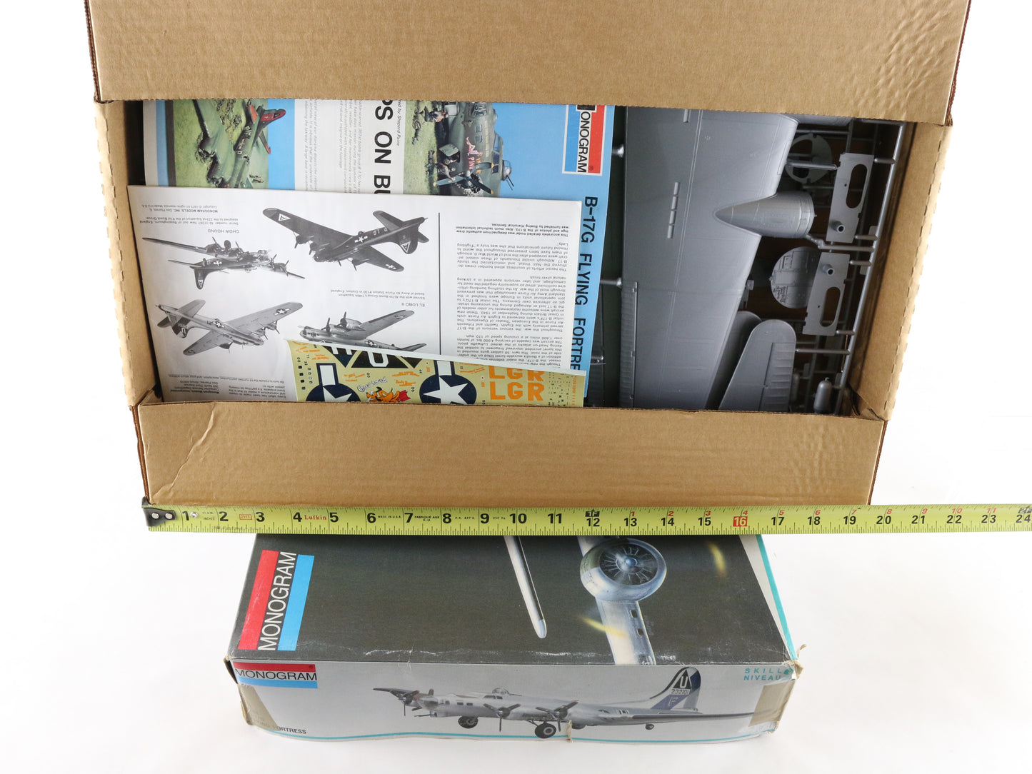 B-17G Flying Fortress Heavy Bomber Plane Monogram 1:48 Model Kit 5600