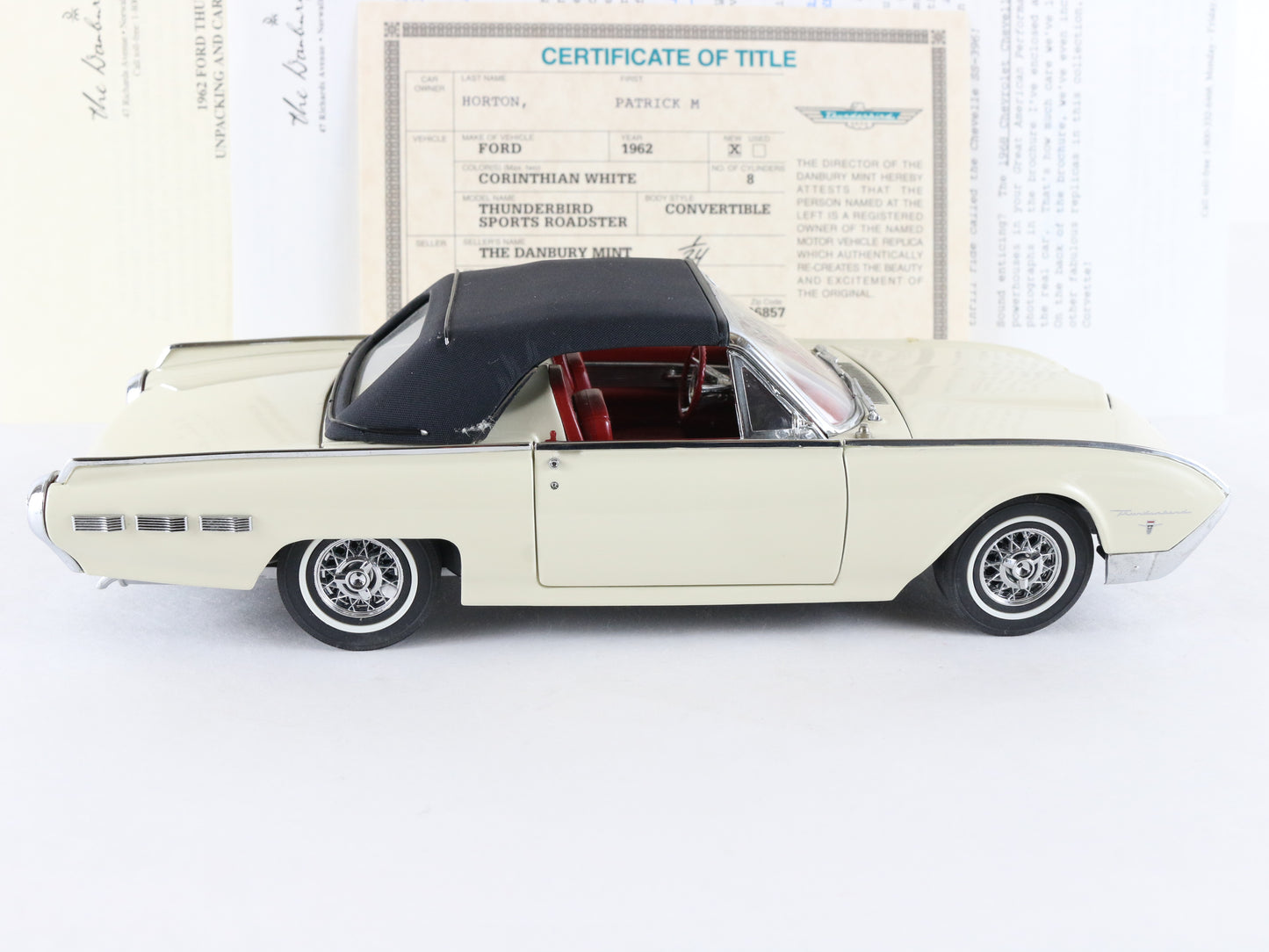 1962 Ford Thunderbird Sports Roadster Convertible Danbury Mint 1:24 Model Car