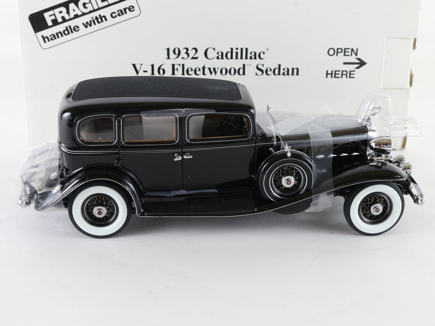 1932 Cadillac V-16 Fleetwood Sedan Black Danbury Mint 1:24 Diecast Model Car