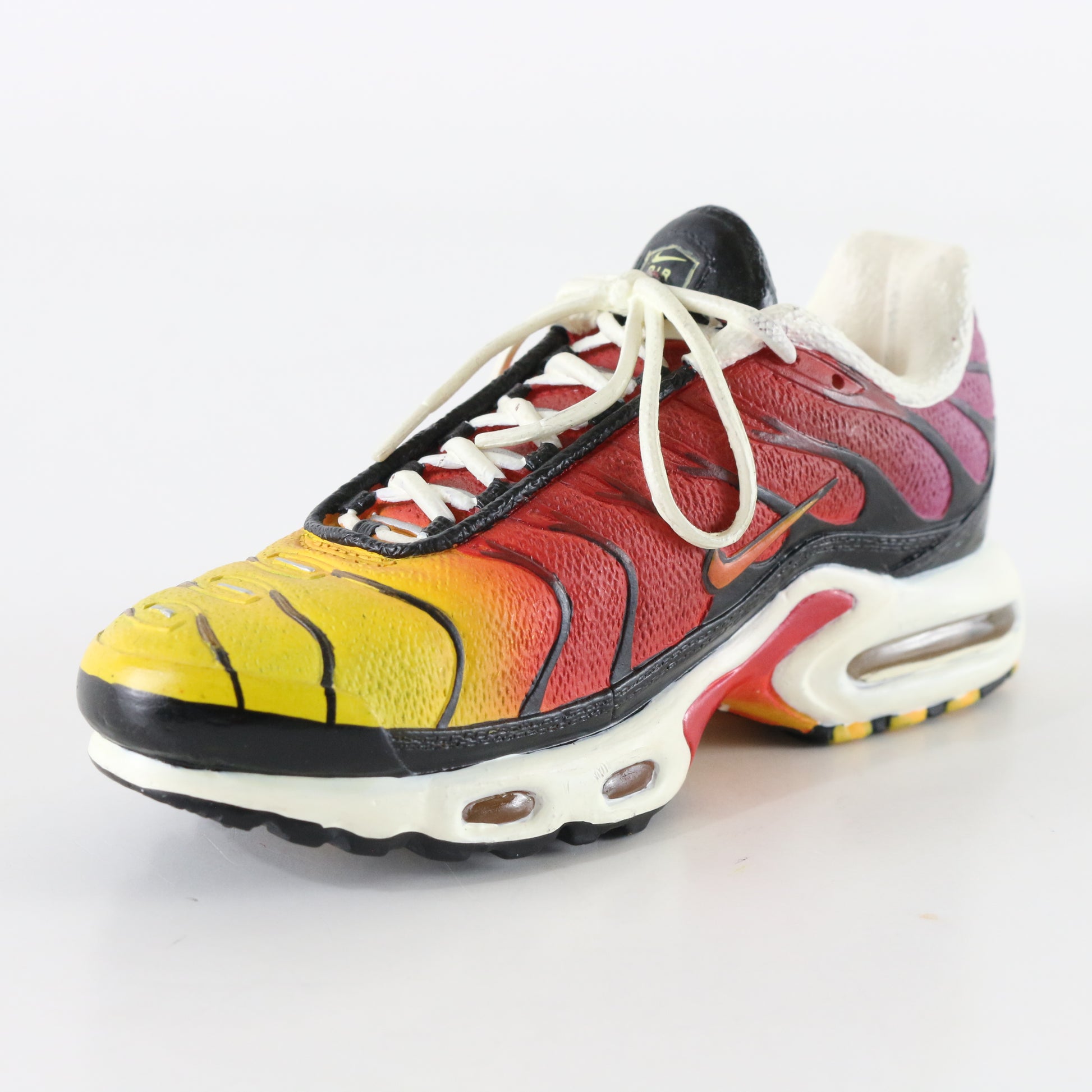 Nike Air Max Plus OG Gold Raspberry Red Ceramic Shoe