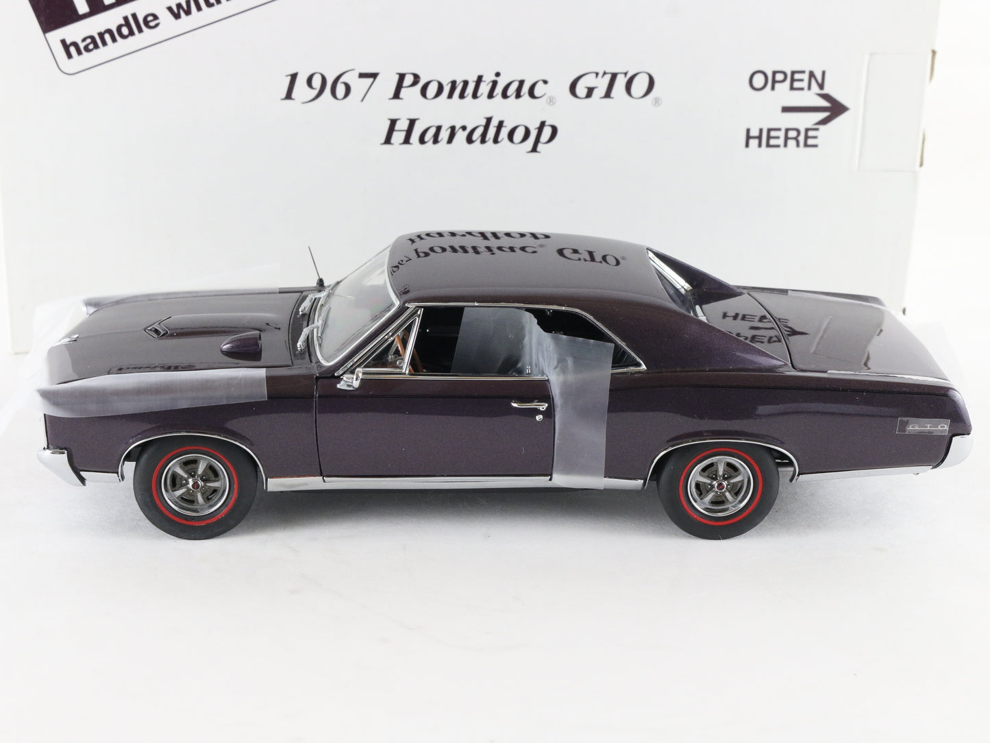 1967 Pontiac GTO Hardtop Plum Mist Purple Danbury Mint 1:24 Diecast Model