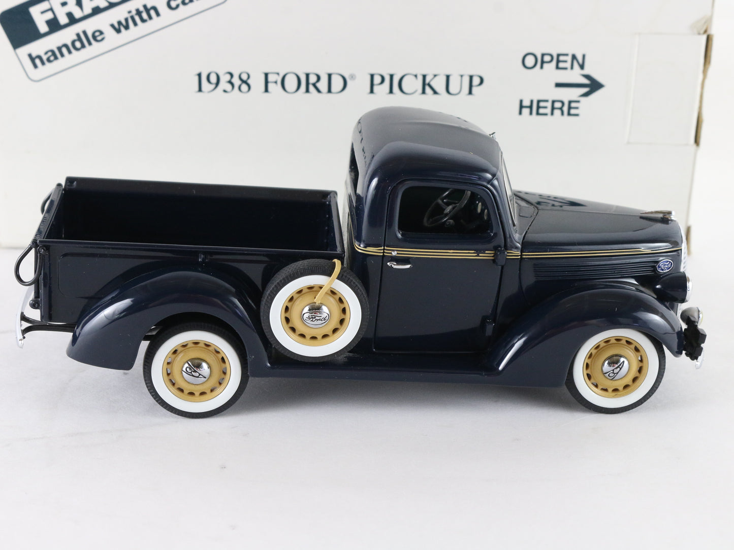 1938 Ford Pickup Truck Blue Tan Danbury Mint 1:24 Diecast Model Car