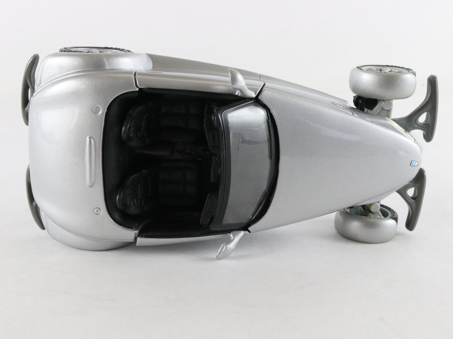 Plymouth Prowler Convertible Maisto 1:24 Silver Diecast Model Car