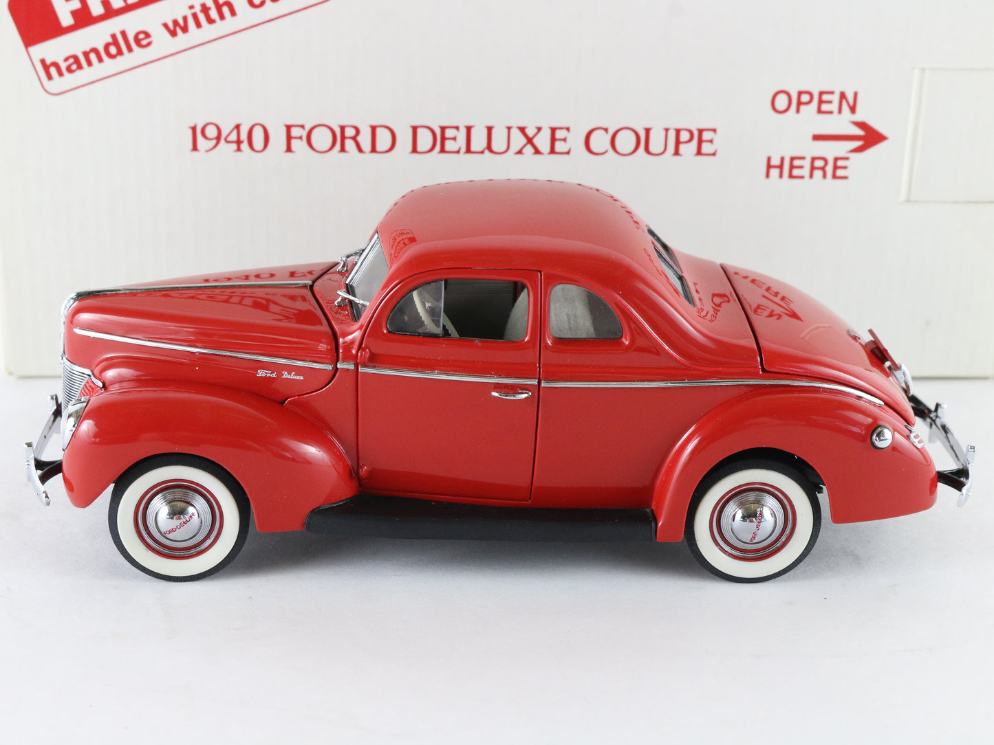 1940 Ford Deluxe Coupe Red Danbury Mint 1:24 Diecast Model Car