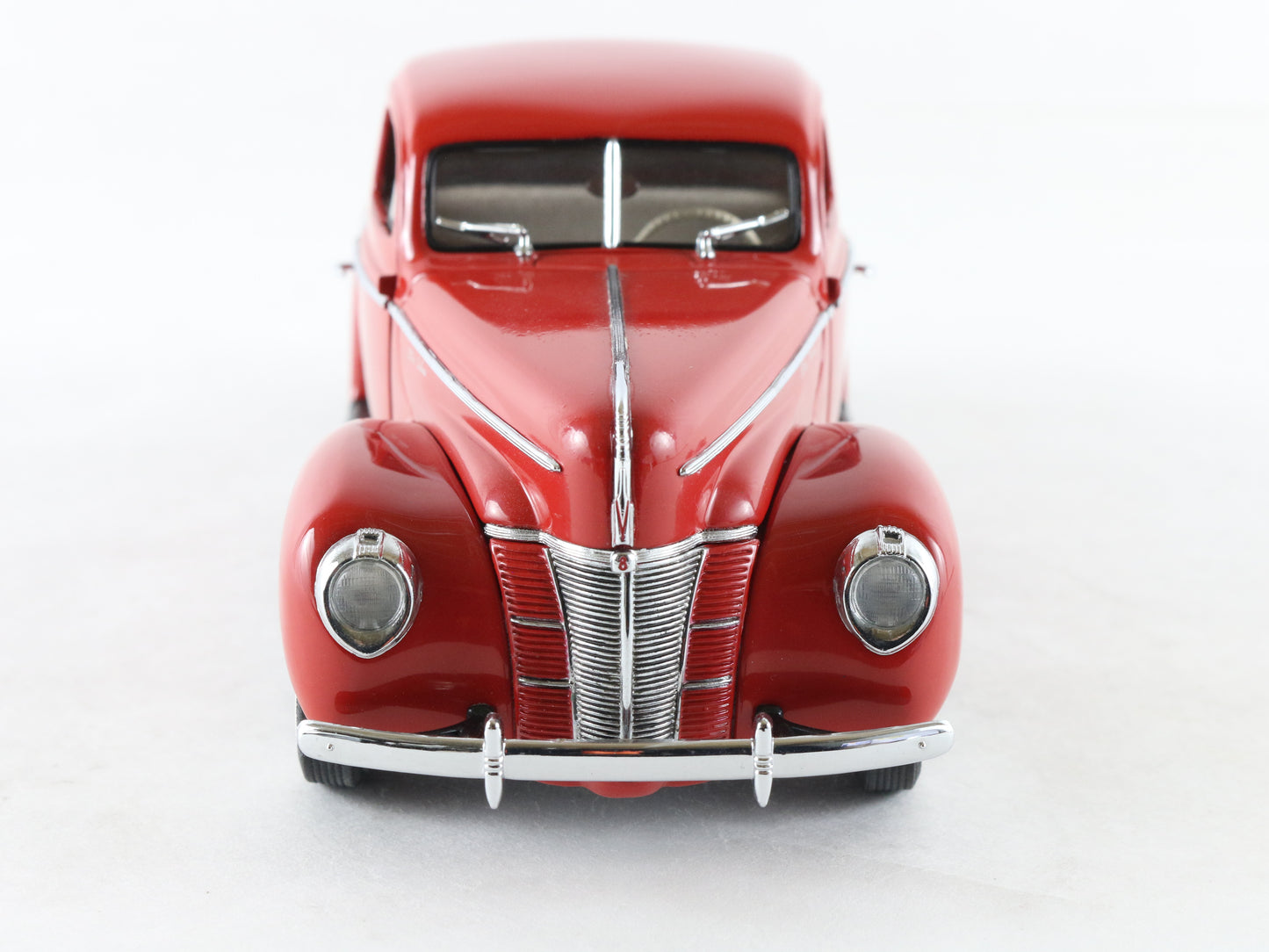 1940 Ford Deluxe Coupe Red Danbury Mint 1:24 Model Car