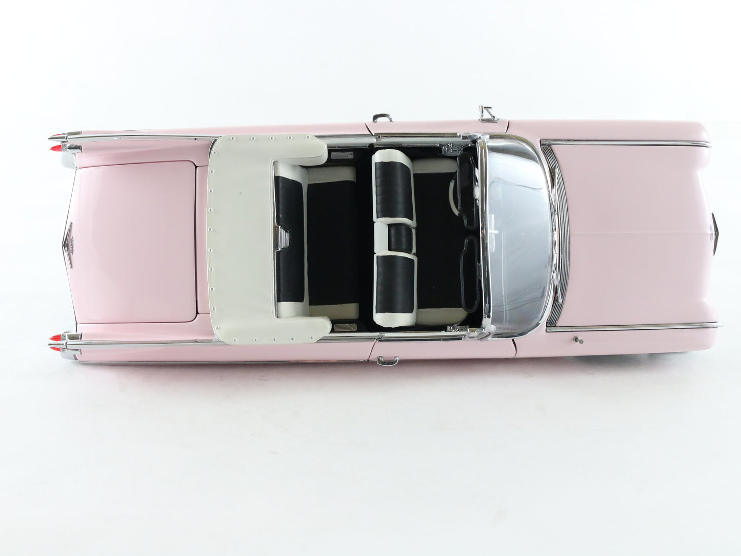 1959 Cadillac Series 62 Convertible Pink Danbury Mint 1:24 Model Car