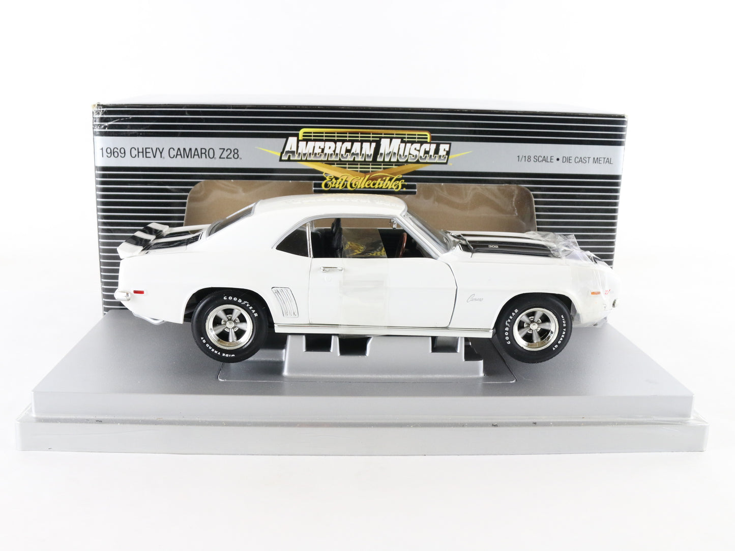 1969 Chevy Camaro Z28 White Black American Muscle ERTL 1:18 Diecast Model 33763