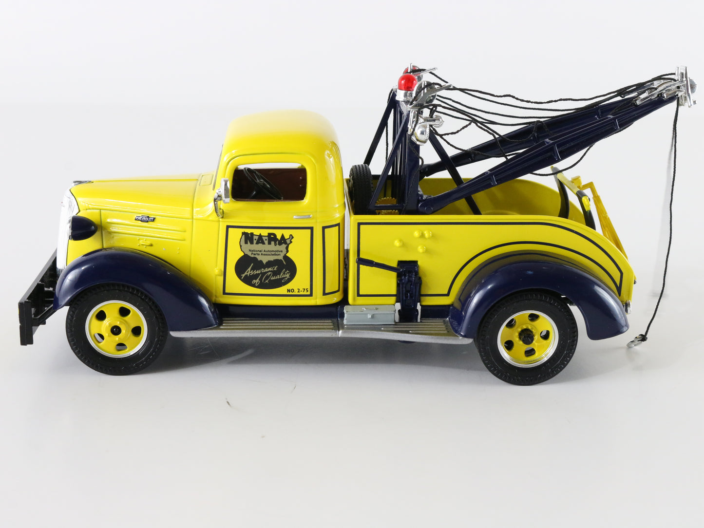 1937 Chevrolet Tow Truck NARA Blue & Yellow First Gear 1:34 Model Car