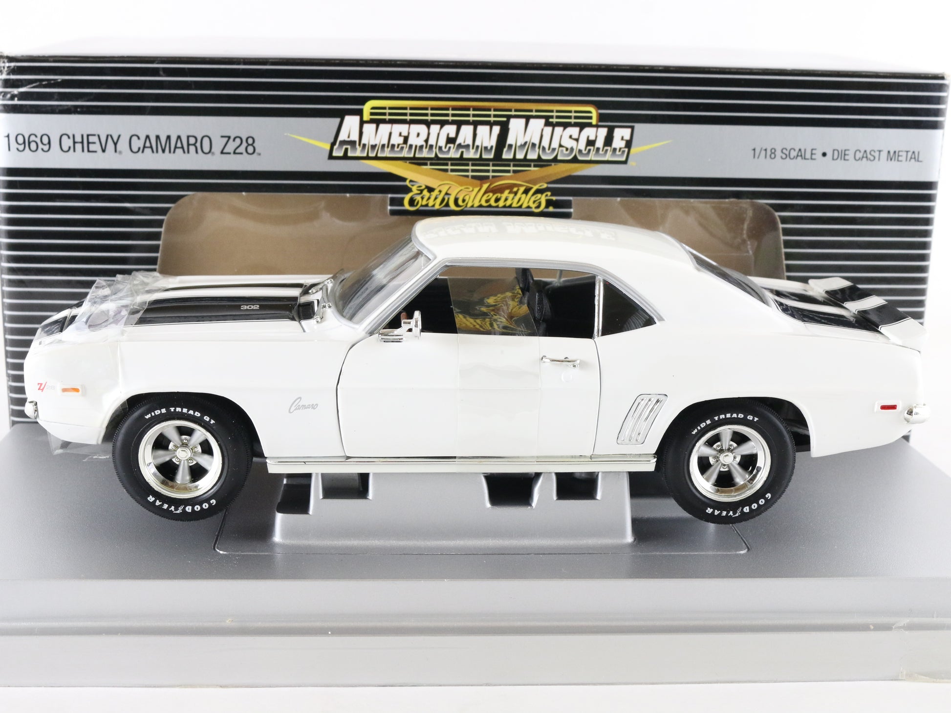 1969 Chevy Camaro Z28 White Black American Muscle ERTL 1:18 Diecast Model 33763
