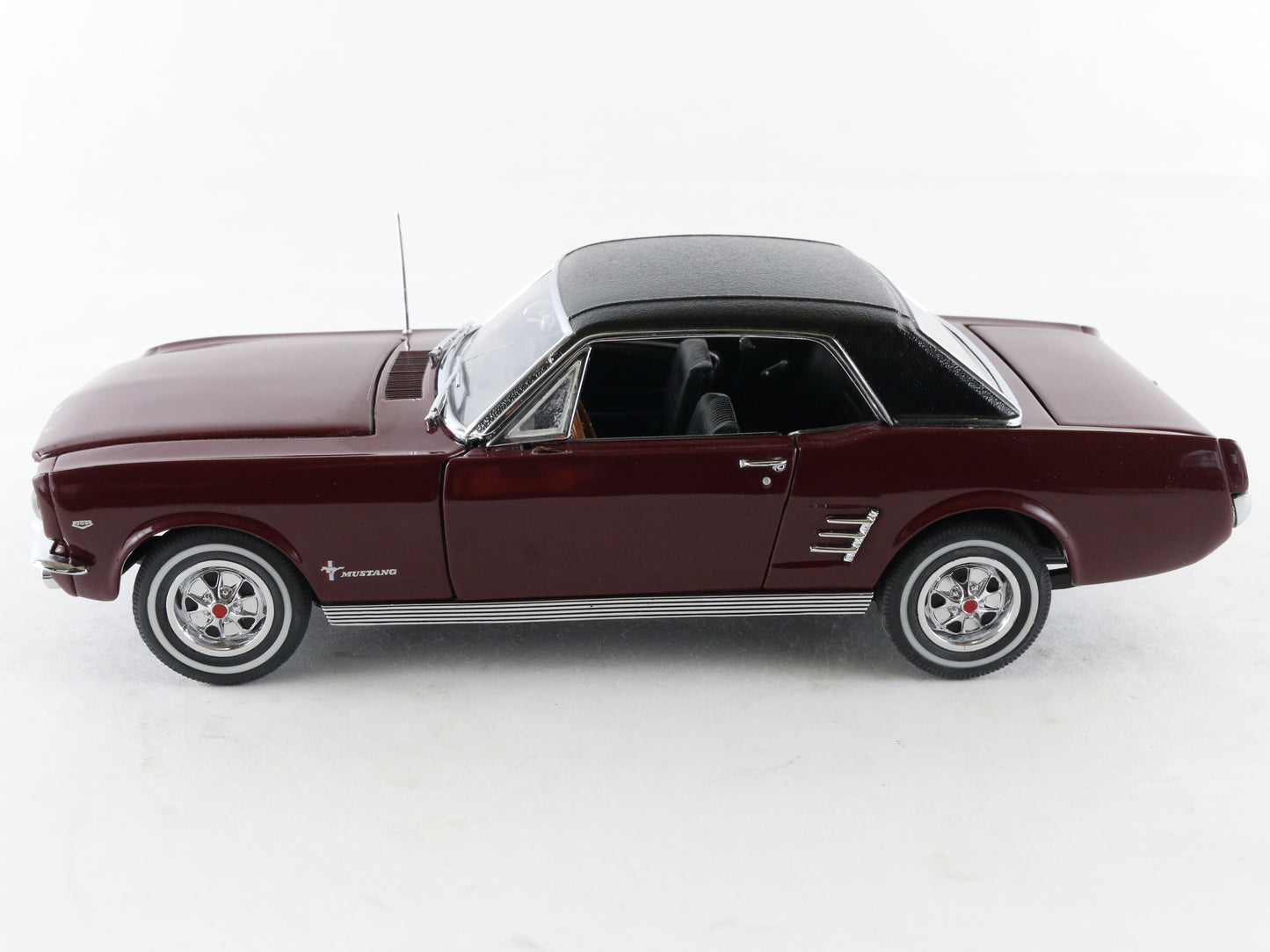 1966 Ford Mustang Hardtop Maroon & Black Danbury Mint 1:24 Model Car
