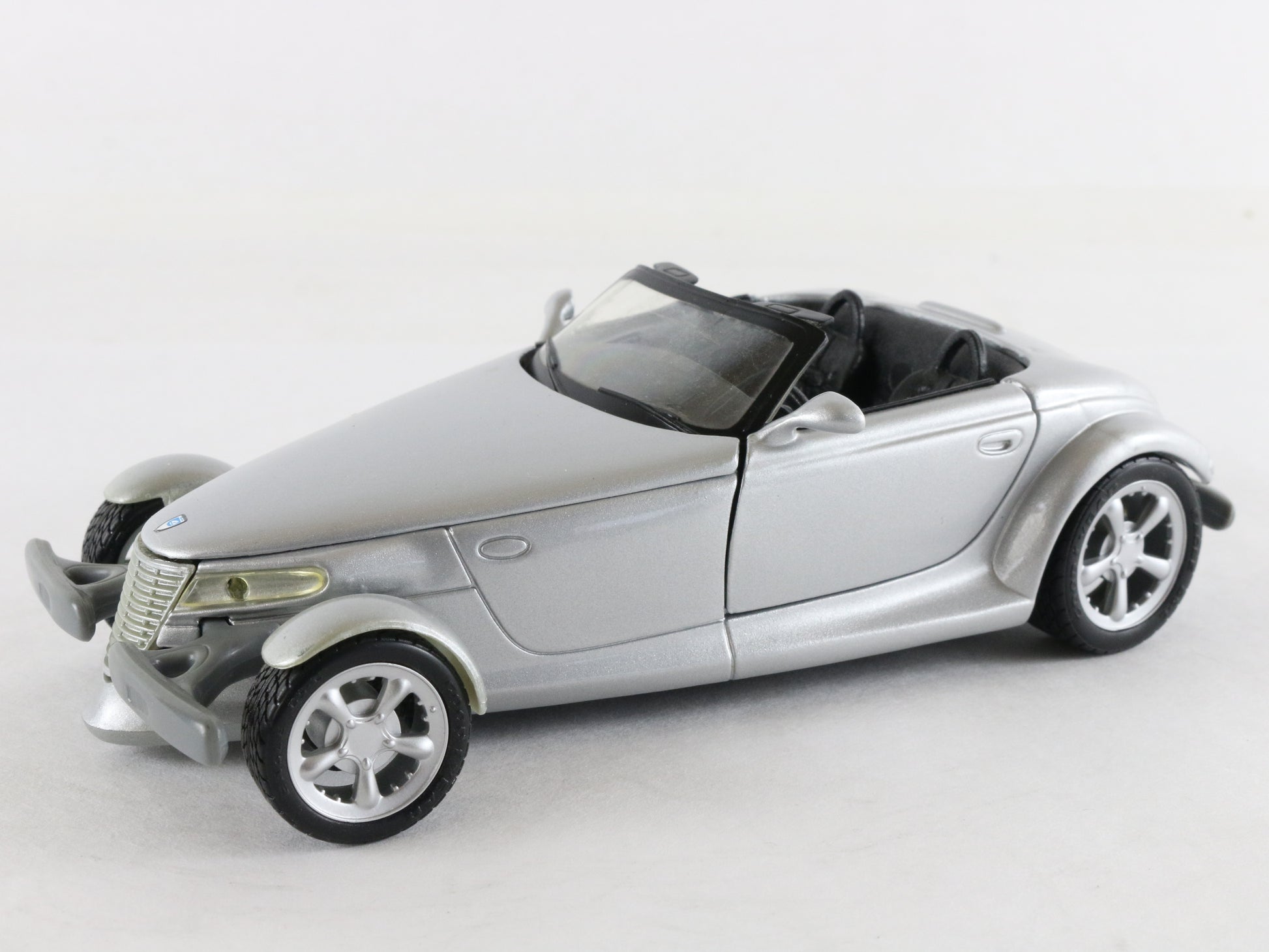 Plymouth Prowler Convertible Maisto 1:24 Silver Diecast Model Car