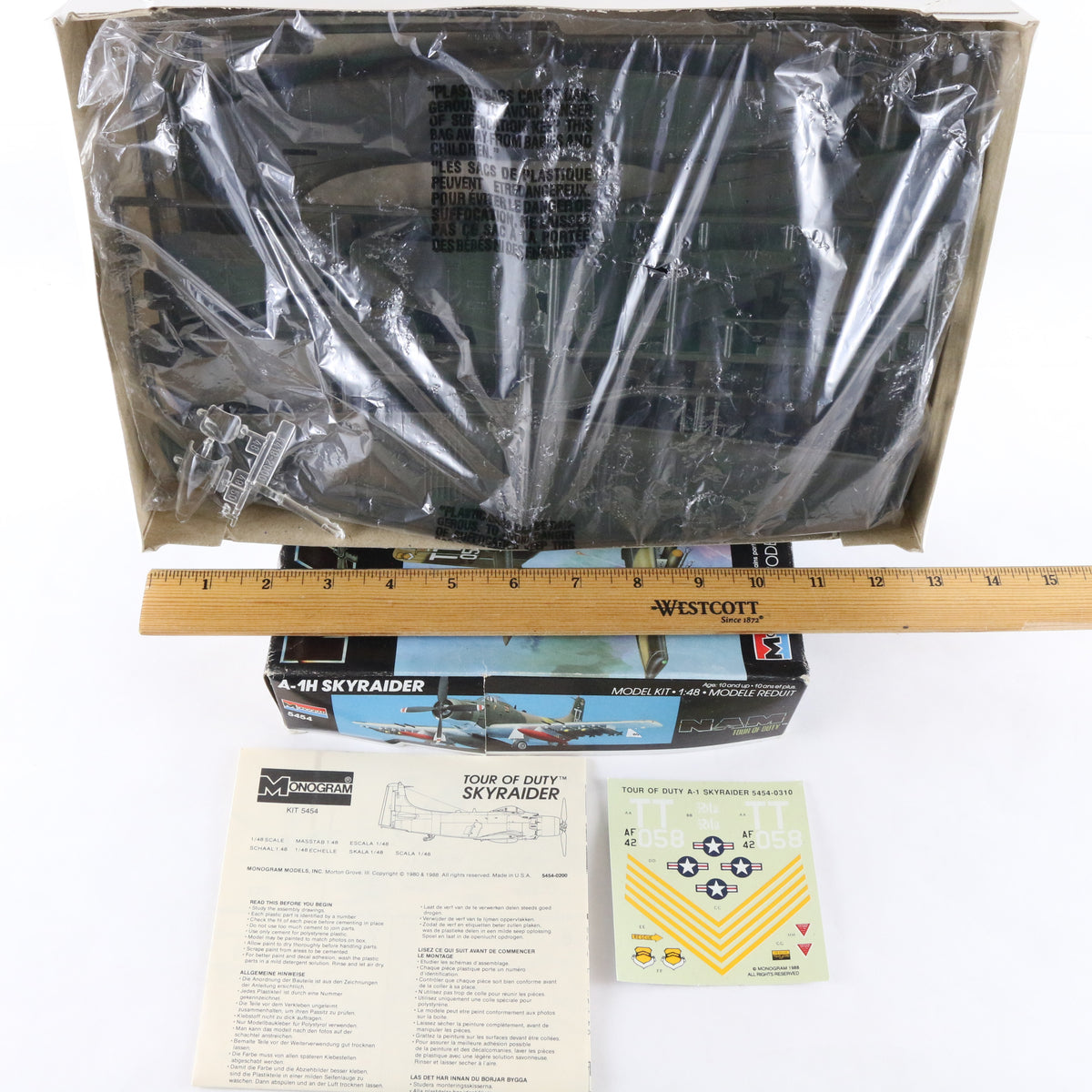 A-1H Skyraider Attack Plane Nam Tour Of Duty Monogram 1:48 Model Kit 5454
