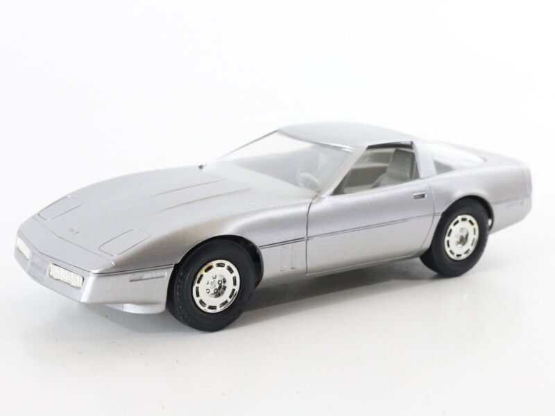 1984 Chevrolet Chevy Corvette Silver AMT ERTL 1:24 Plastic Promo Model Car