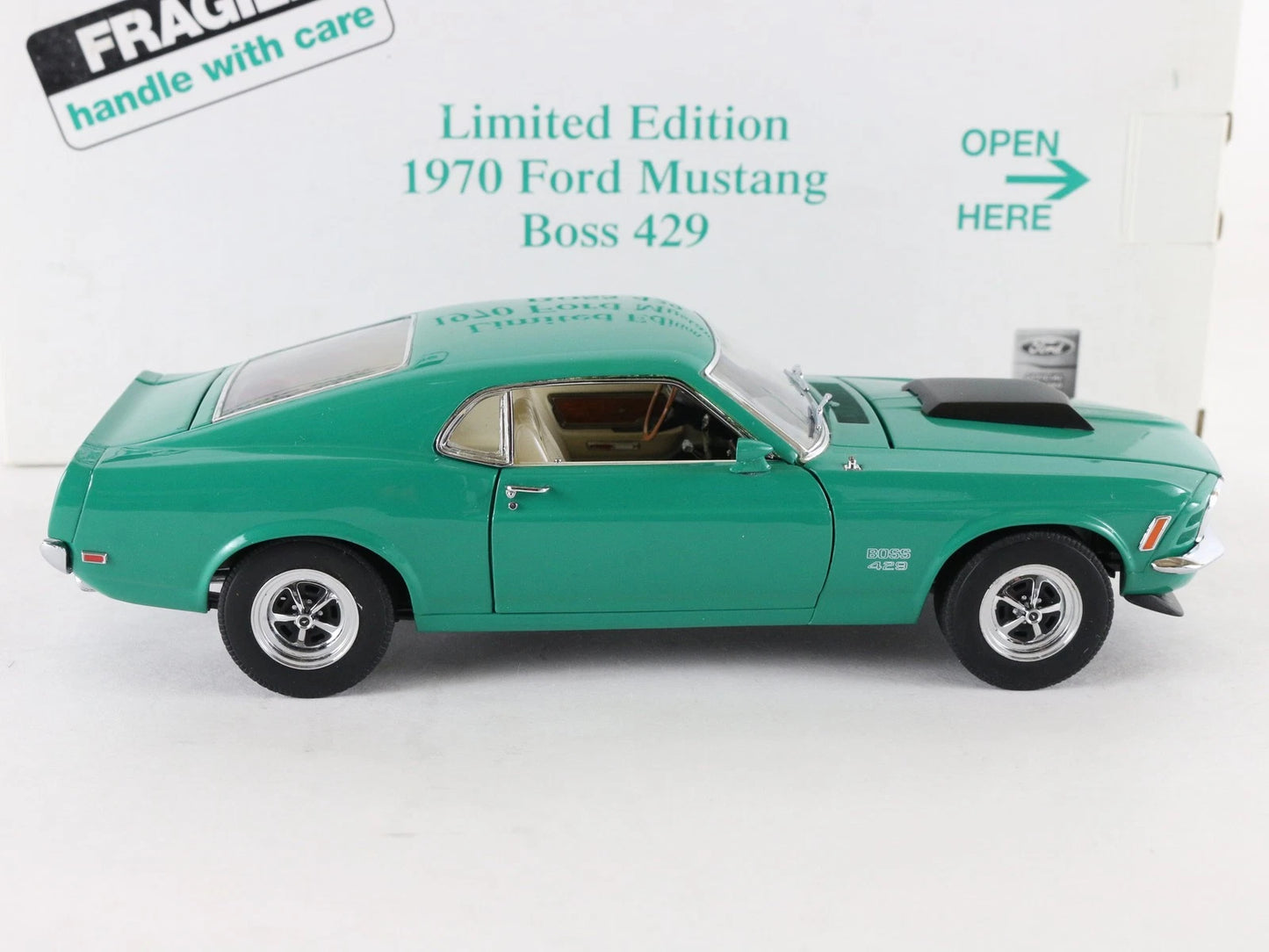 1970 Ford Mustang Fastback Grabber Green 2205/5000 Danbury 1:24 Diecast Model