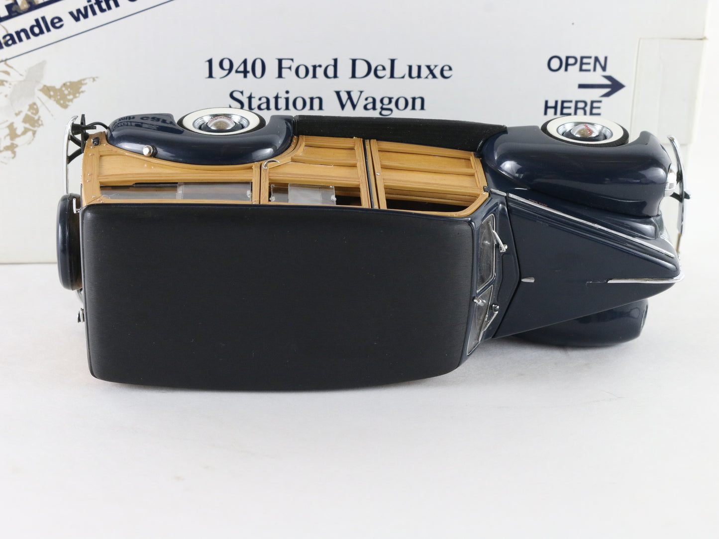 1940 Ford Deluxe Station Wagon Blue Woodie Danbury Mint 1:24 Diecast Model