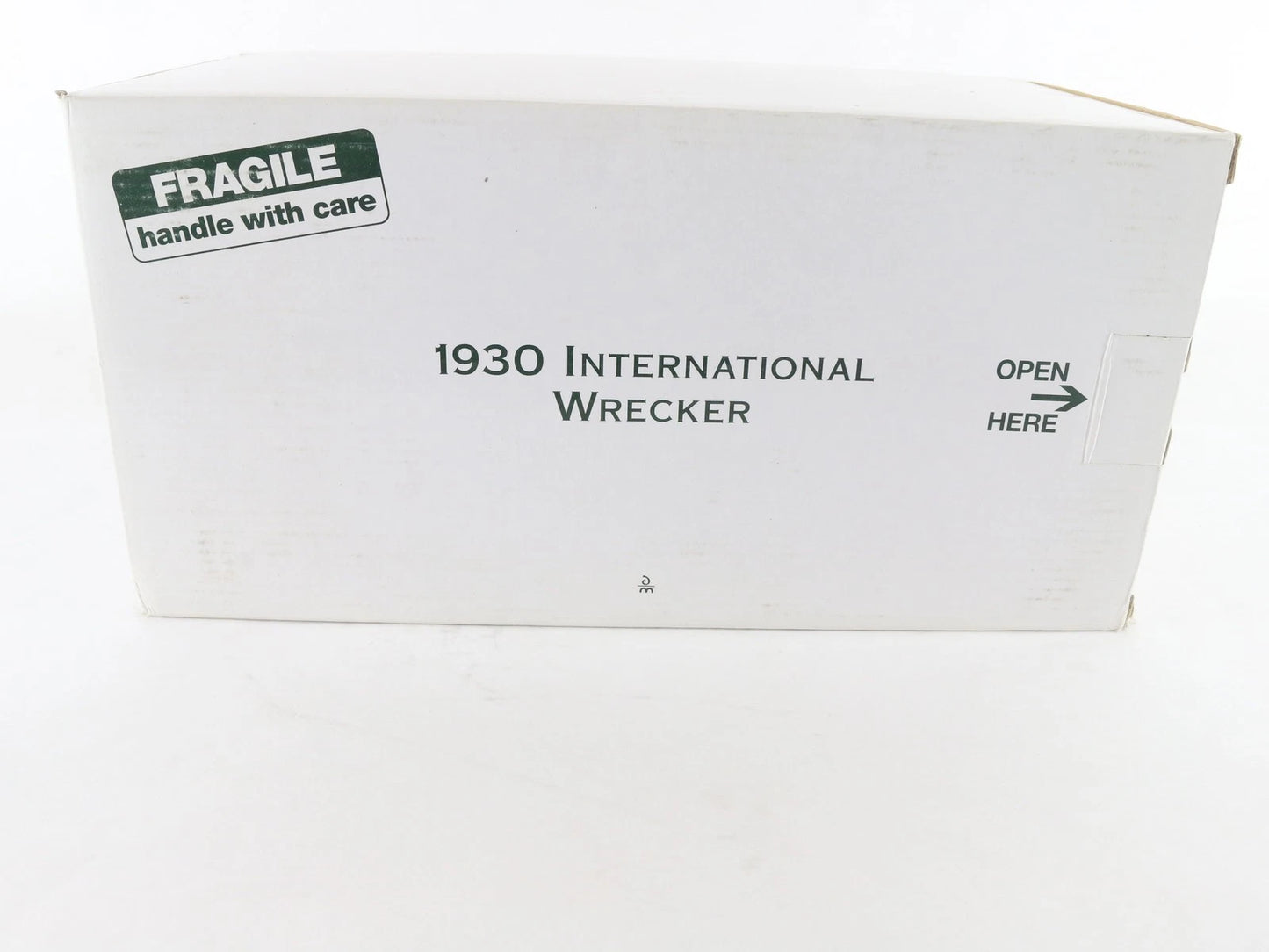 1930 International Wrecker IH A5 Tow Truck Green Danbury Mint 1:24 Scale