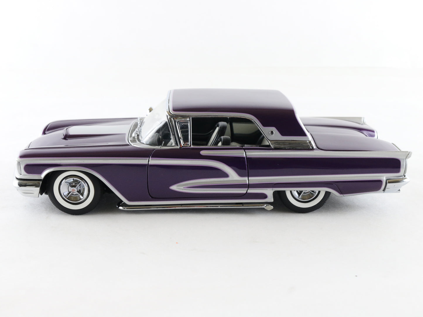 1958 Ford Thunderbird Watson Custom Purple Danbury Mint 1:24 Model Car