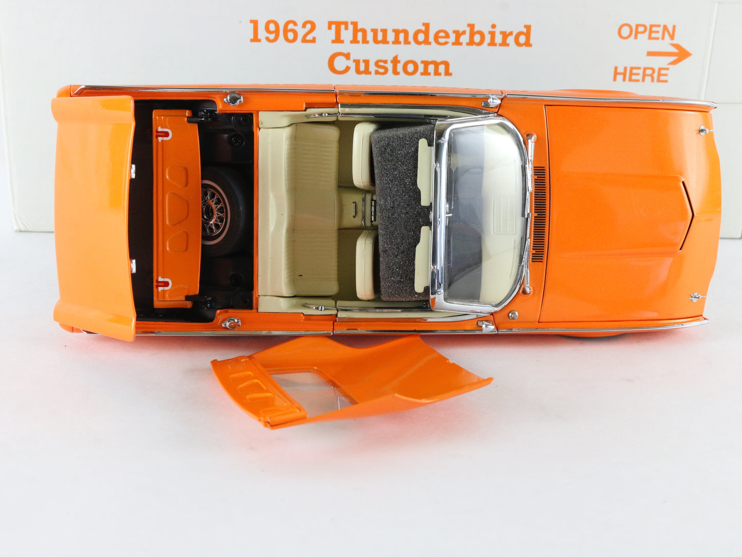 1962 Thunderbird Custom Orange Convertible Danbury Mint 1:24 Diecast Model Car