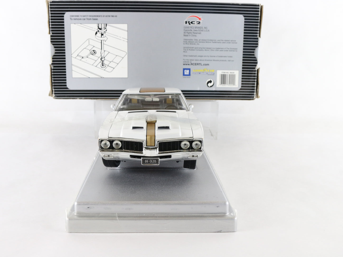1969 Hurst Oldsmobile White Gold LE of 2500 American Muscle ERTL 1:18 39220