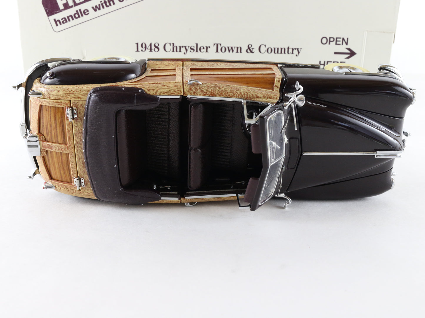 1948 Chrysler Town & Country Convertible Black Danbury Mint 1:24 Model w/ Box