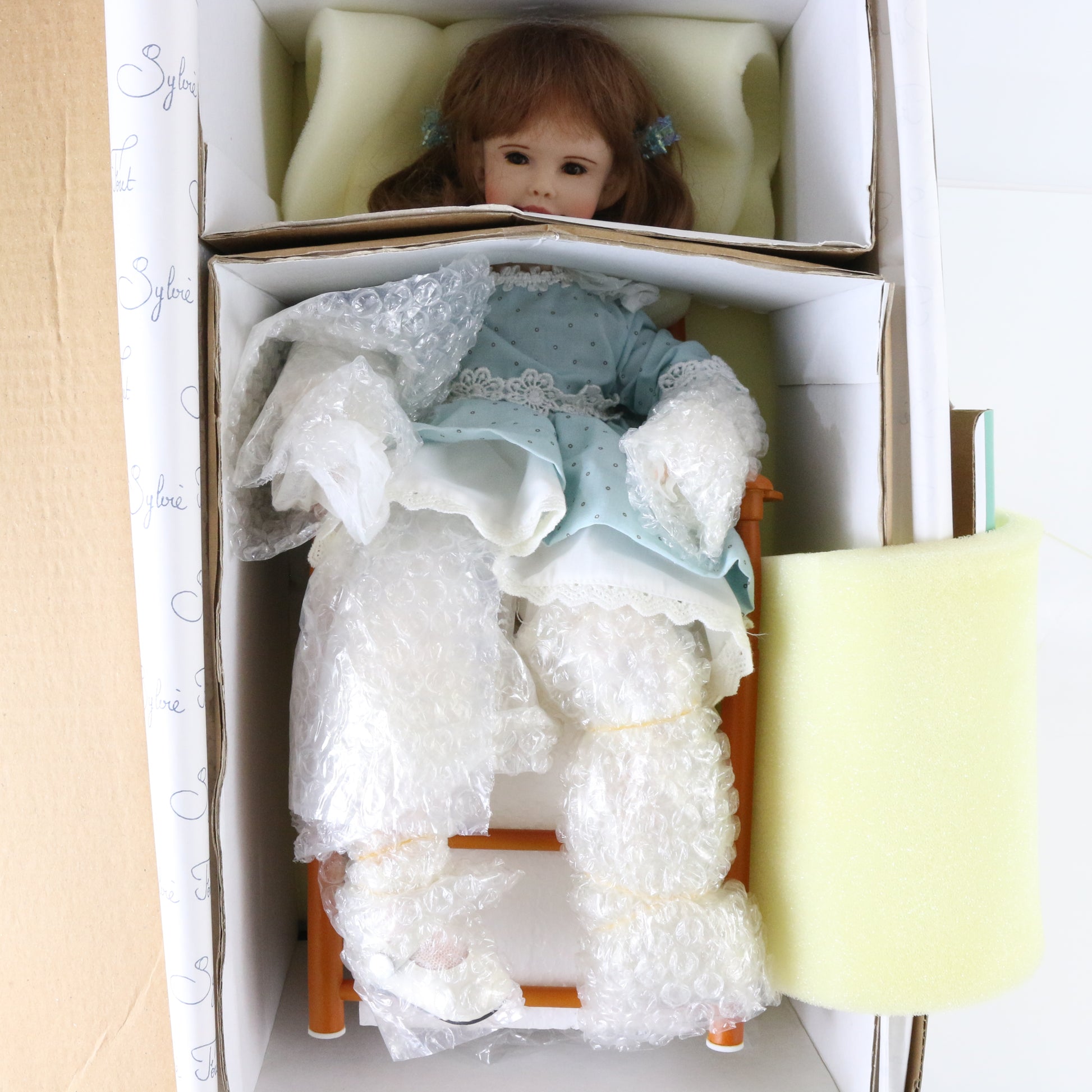 Flo Sylvie Font Master Piece Gallery 15" Large Porcelain Doll 008/300