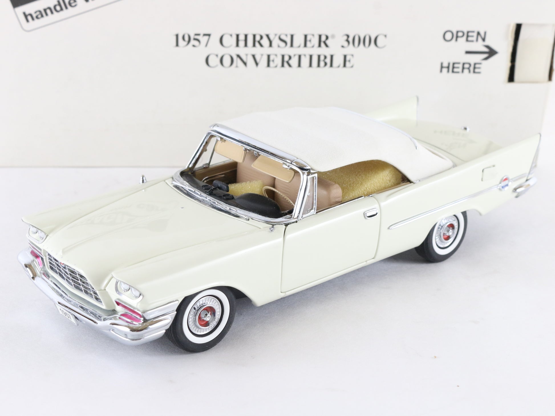 1957 Chrysler 300C Convertible White Danbury Mint 1:24 Diecast Car