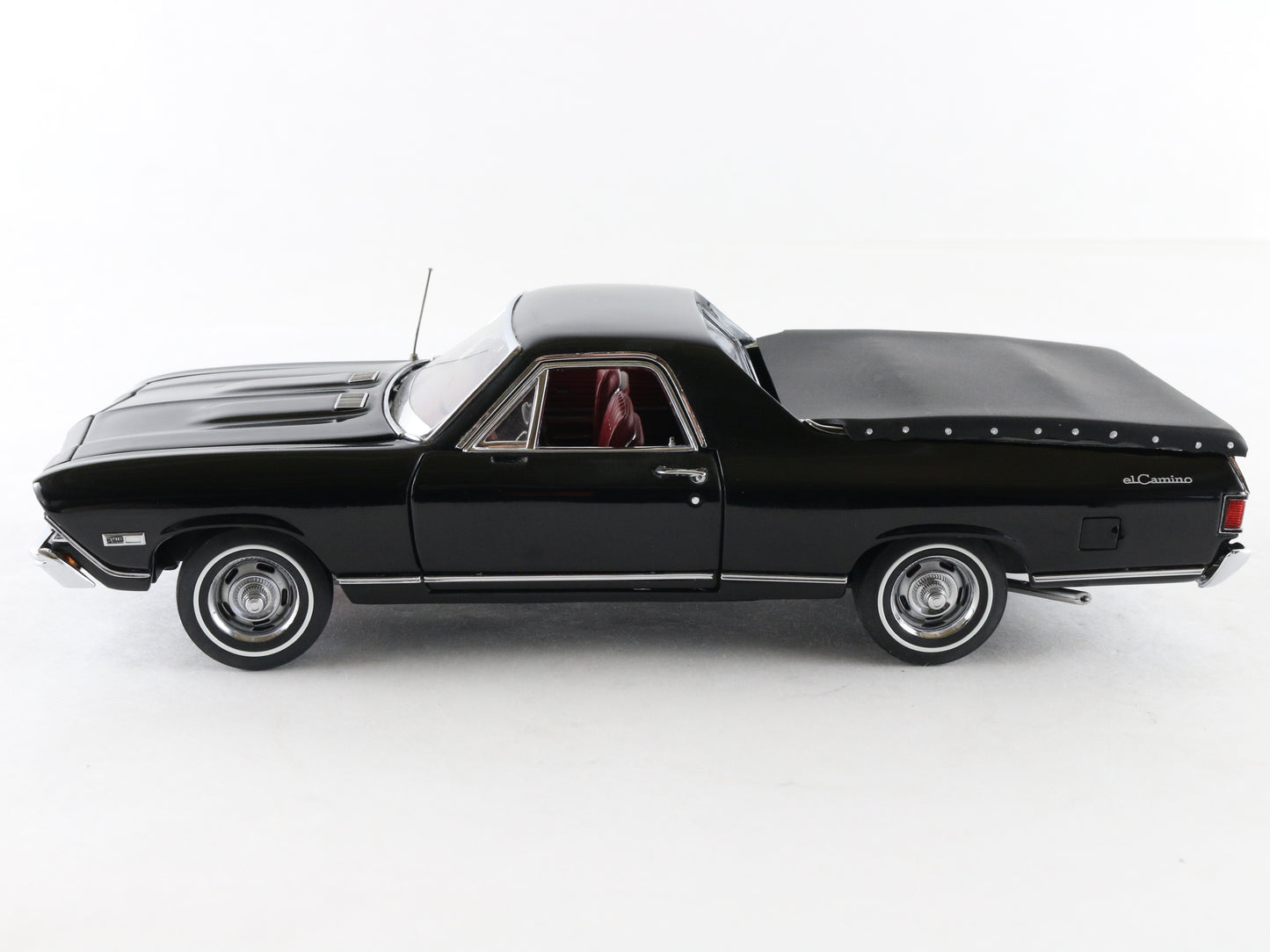 1968 Chevrolet El Camino SS 396 Black Danbury Mint 1:24 Model Car W/ Cover