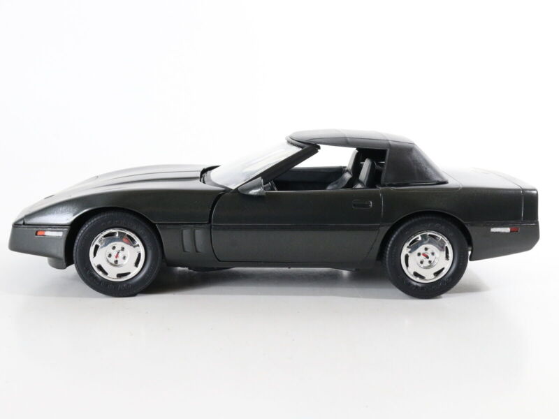 Chevrolet Corvette Convertible Gray Plastic 1:18 Model Car Kit or Promo?