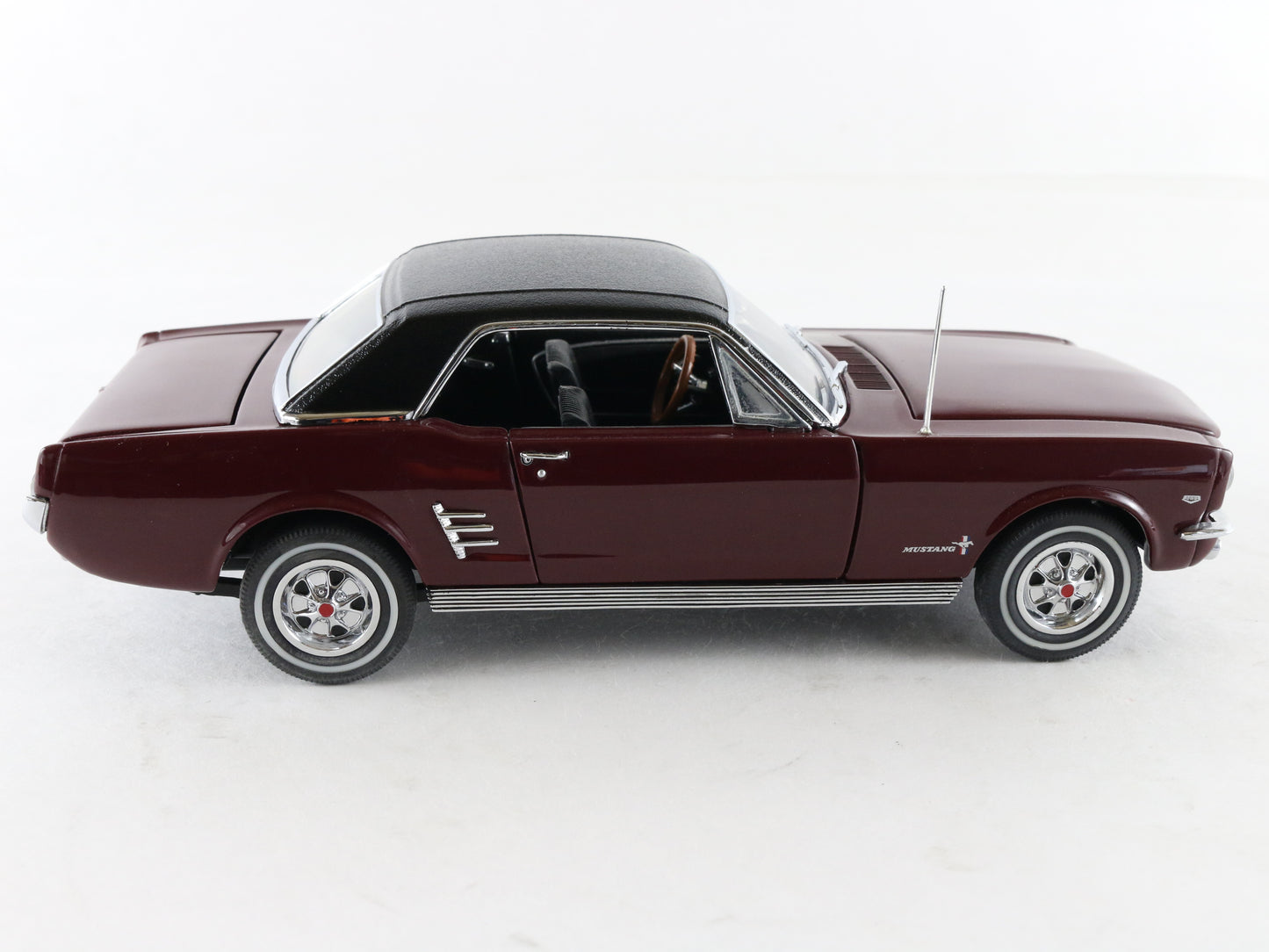 1966 Ford Mustang Hardtop Maroon & Black Danbury Mint 1:24 Model Car