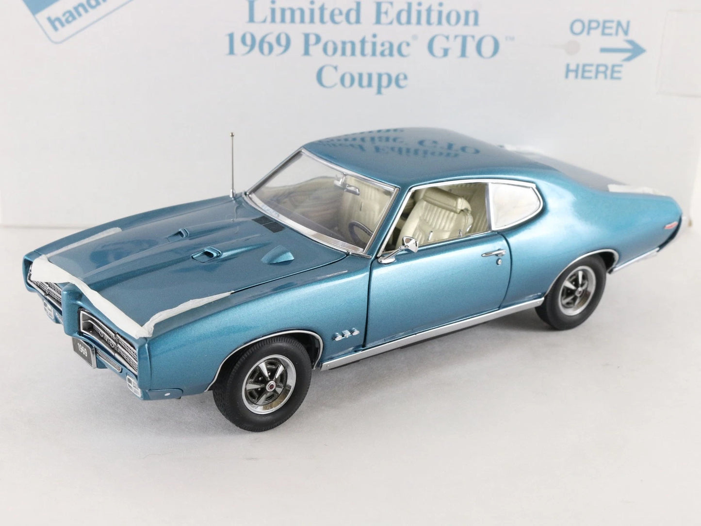 1969 Pontiac GTO Coupe Light Blue Danbury Mint 1:24 Diecast Model 680