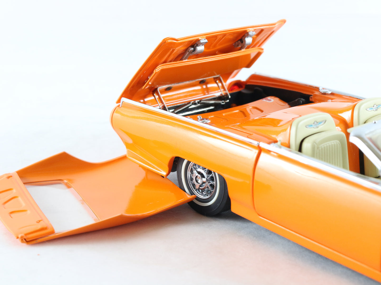 1962 Ford Thunderbird Custom Convertible Orange Danbury Mint 1:24 Model Car