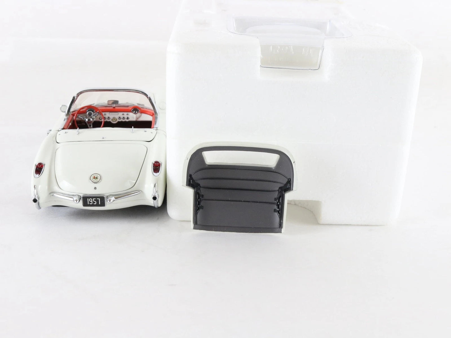 1957 Chevy Corvette Roadster White Black Limited Danbury Mint 1:24 Diecast #912