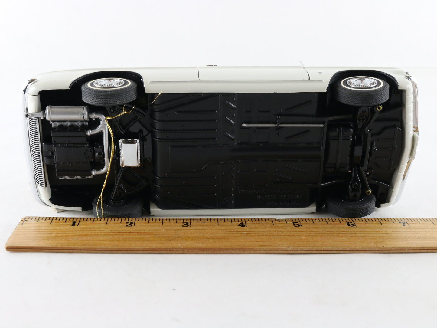 1960 Chevrolet Corvair White Franklin Mint 1:24 Model Car