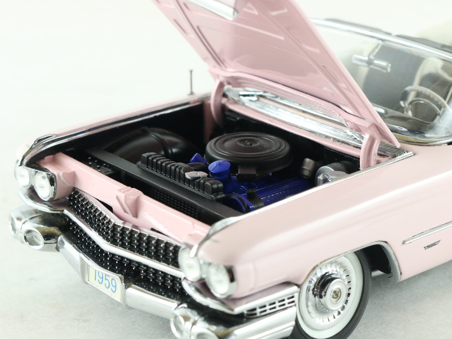1959 Cadillac Series 62 Convertible Pink Danbury Mint 1:24 Model Car