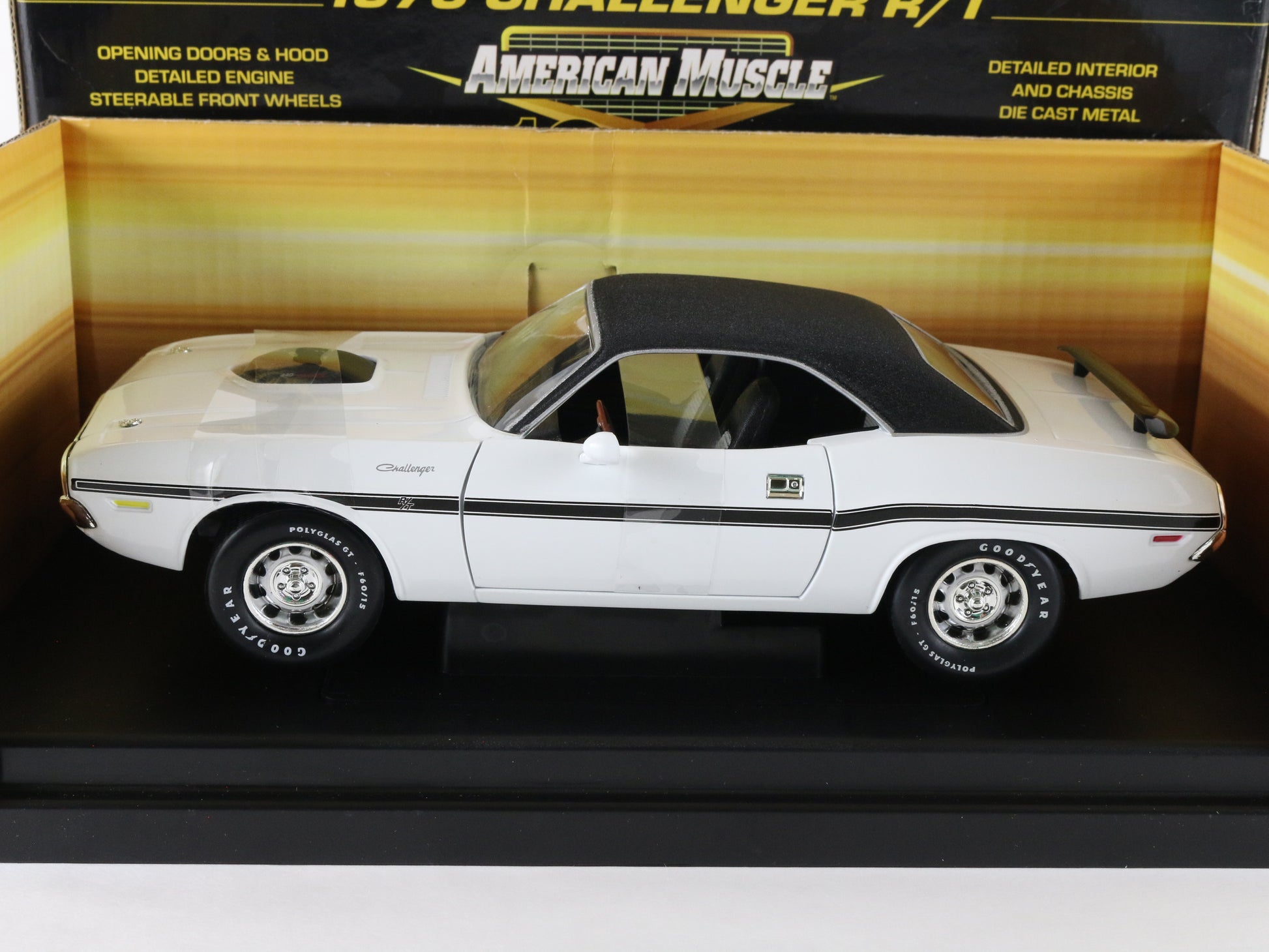 1970 Dodge Challenger R/T 10 Fastest White American Muscle ERTL 1:18 32753