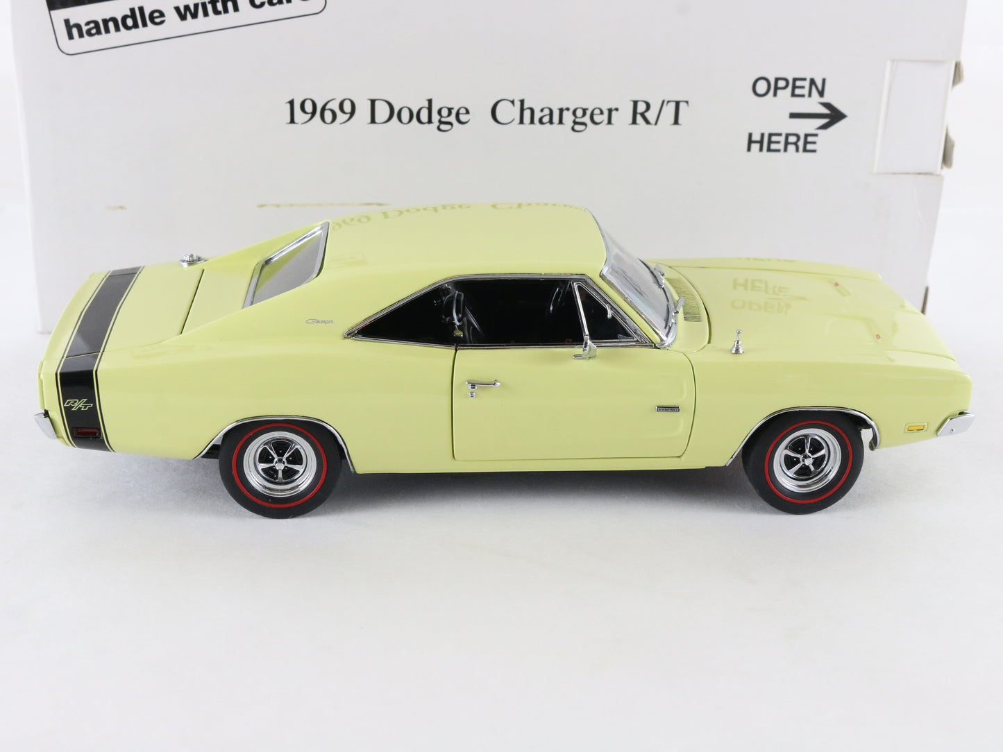 1969 Dodge Charger R/T Coupe Yellow Black Danbury Mint 1:24 Diecast Model
