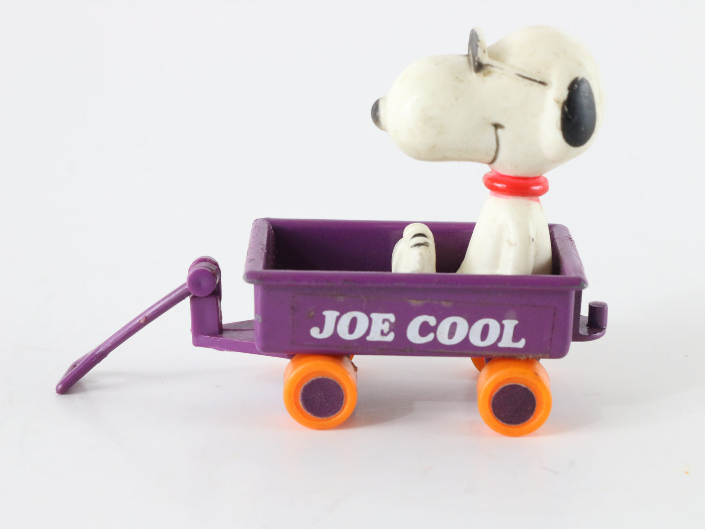 Snoopy Joe Cool Peanuts Mini Wagon Aviva United Feature Syndicate 2.5"